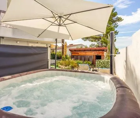 Dora ## * 茨里克韦尼察