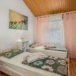 Dora ## شقة تْسْغيكفانِتْسا